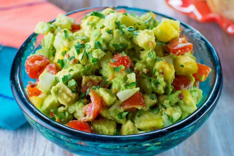 Сальса с авокадо и фетой