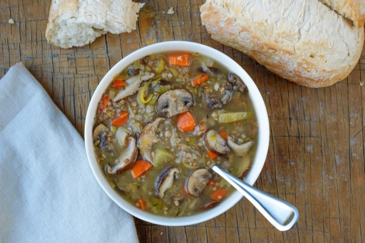 Гречневый суп с курицей и шампиньонами