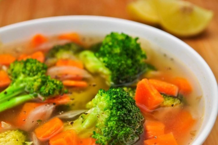 Суп с брокколи и яблоком