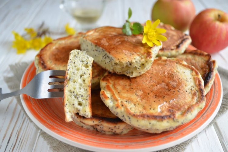 Оладьи на молоке с маком