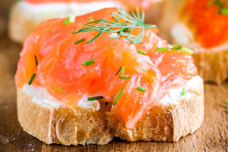 Бутерброды с семгой и сливочным сыром