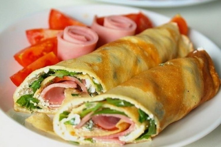 Блины с ветчиной, сыром и зеленью