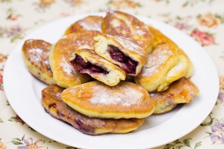 Пирожки с вишней