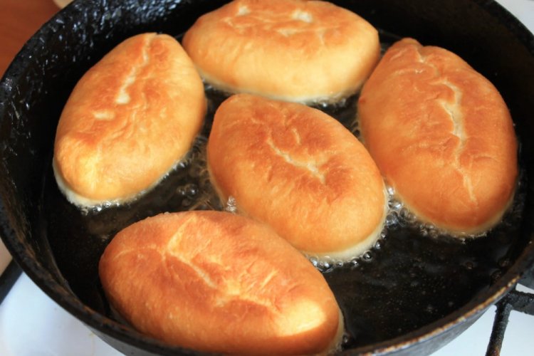 Жареные пирожки на молоке