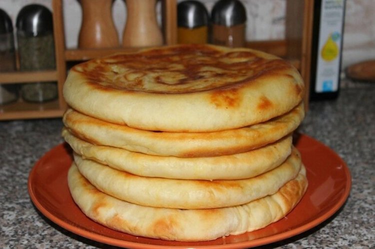 Дрожжевые лепешки с картошкой