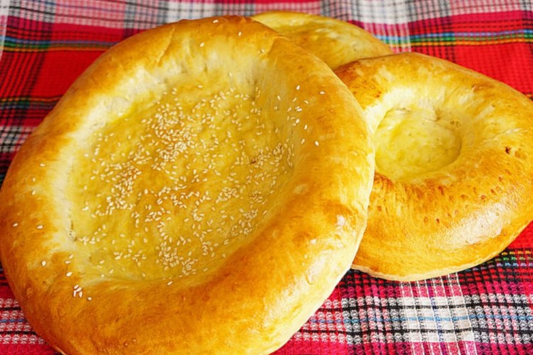 Дрожжевые лепешки на сметане