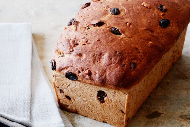 Сладкий хлеб с изюмом