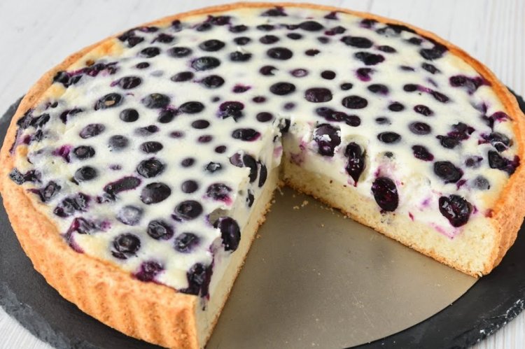 Заливной пирог с ягодами