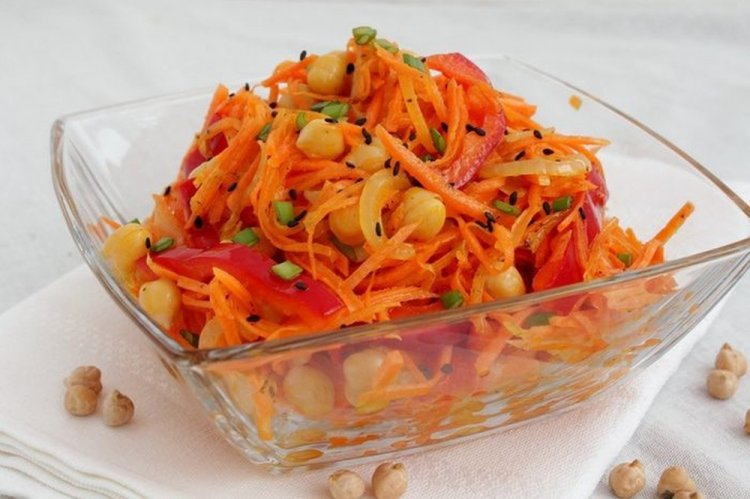 Салат с морковью и нутом