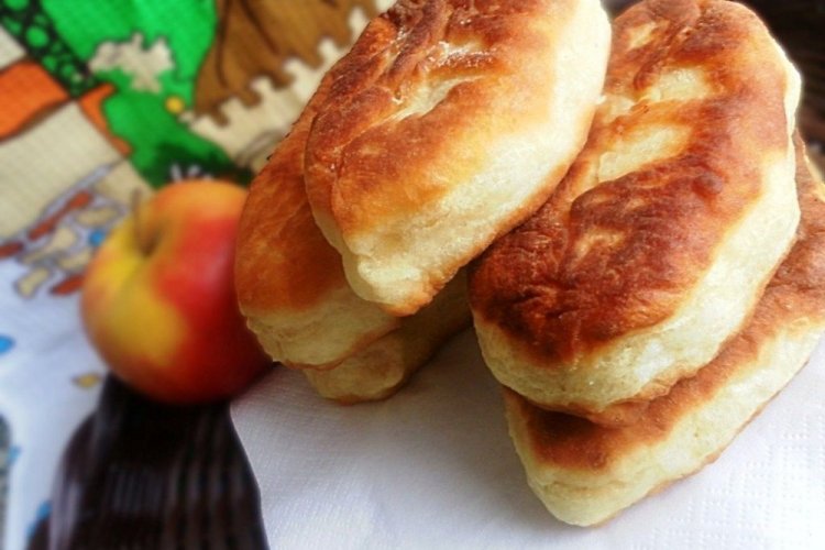 Жареные пирожки с яблоками