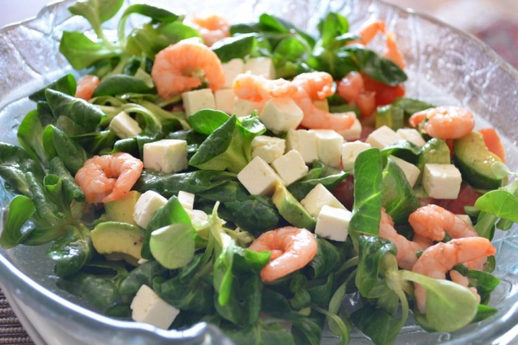 Салат с сыром фета и креветками