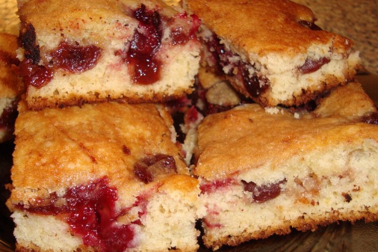 Шарлотка с вареньем на сковороде