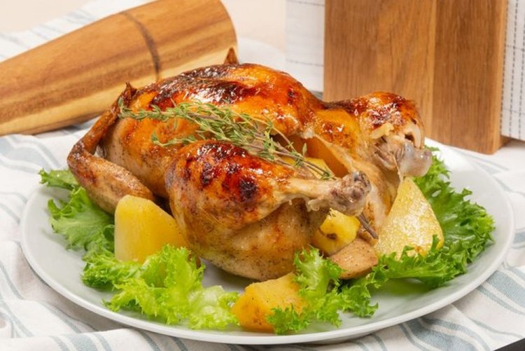 Фаршированная курица с картошкой