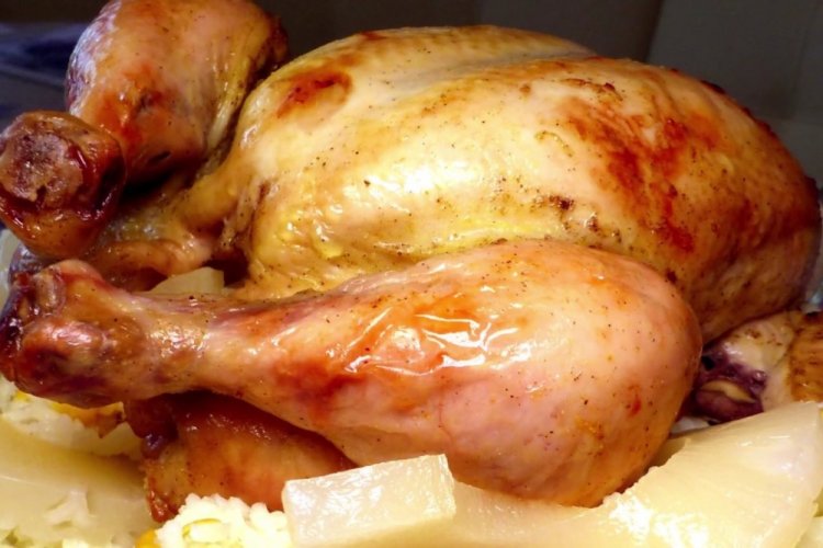 Фаршированная курица с ананасами