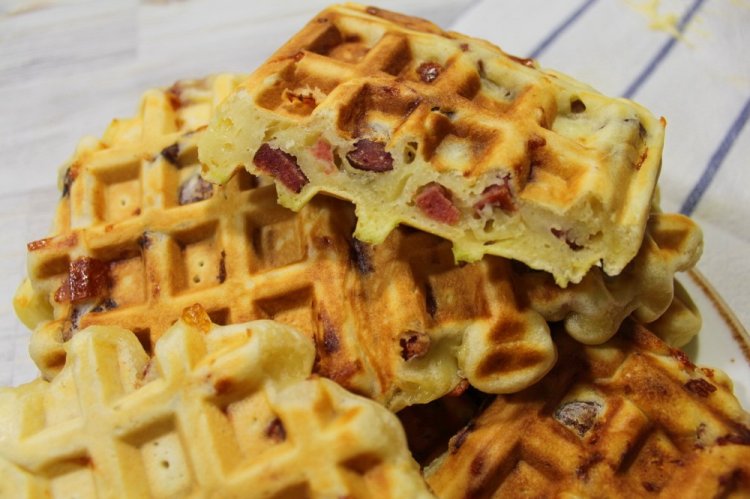 Бельгийские вафли с ветчиной и сыром