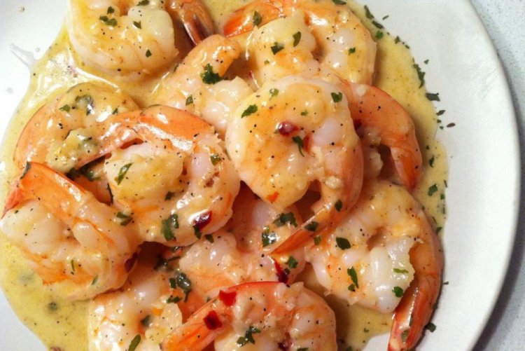 Жареные креветки в сливках и соевом соусе