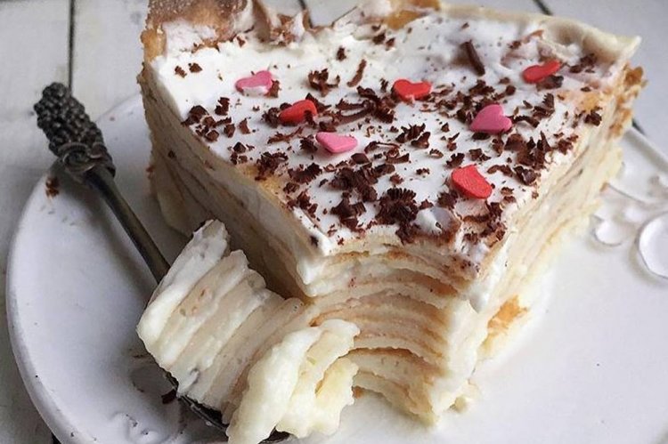 Банановый ПП торт с творожным кремом на сковороде