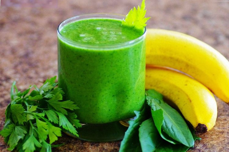 Детокс-смузи из бананов и зелени