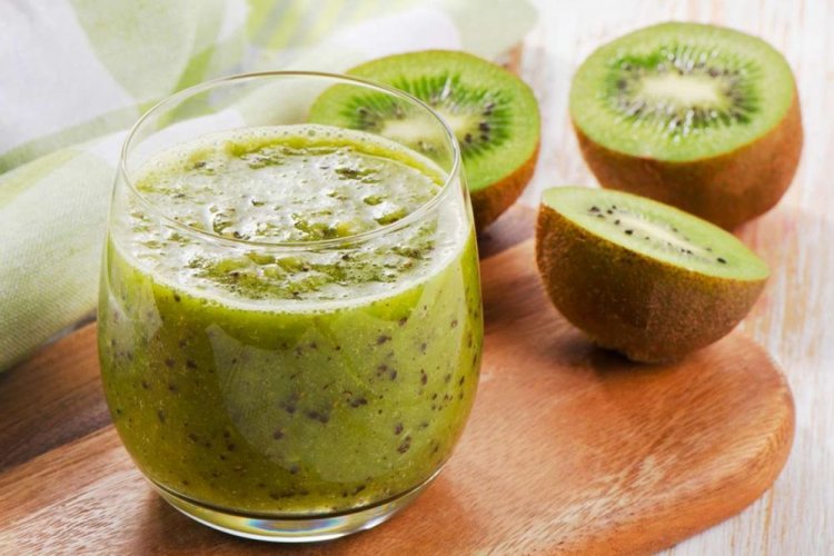 Детокс-смузи из киви и яблочного сока