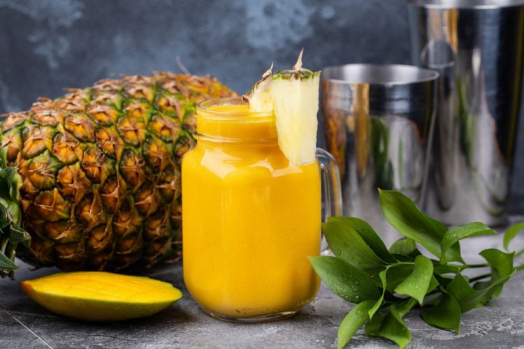 Смузи из ананасов и манго