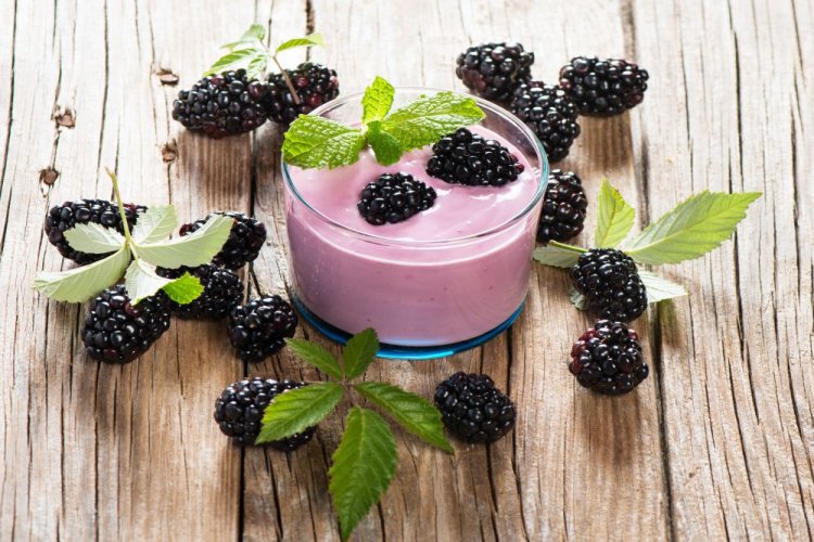 Смузи из ежевики и йогурта