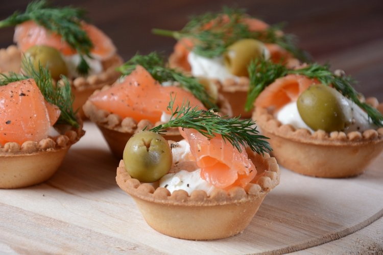 15 рецептов тарталеток с красной рыбой, которые порадуют своим вкусом