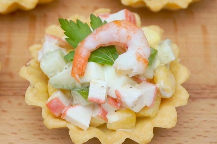 Тарталетки с крабовыми палочками и креветками