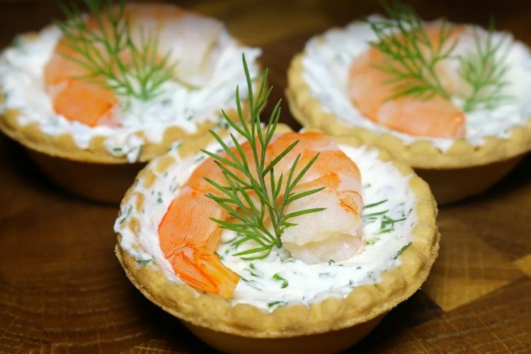 Тарталетки с творожным сыром и креветками