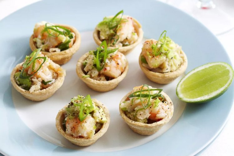 Тарталетки с креветками и зеленым луком