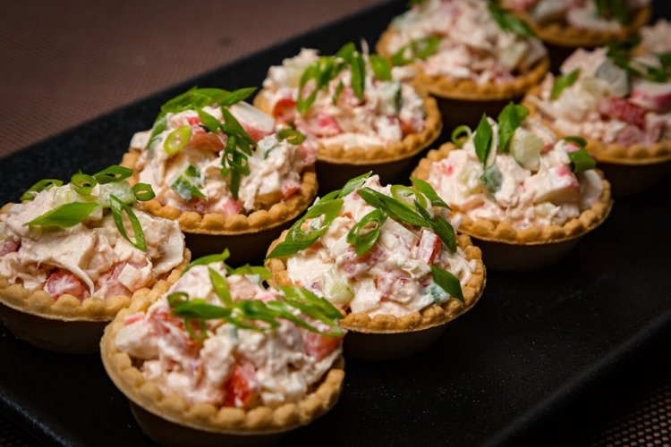 Тарталетки с тунцом и фетой