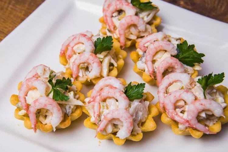 Тарталетки с тунцом и морепродуктами