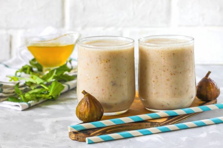 Смузи из инжира с медом и кокосовым молоком