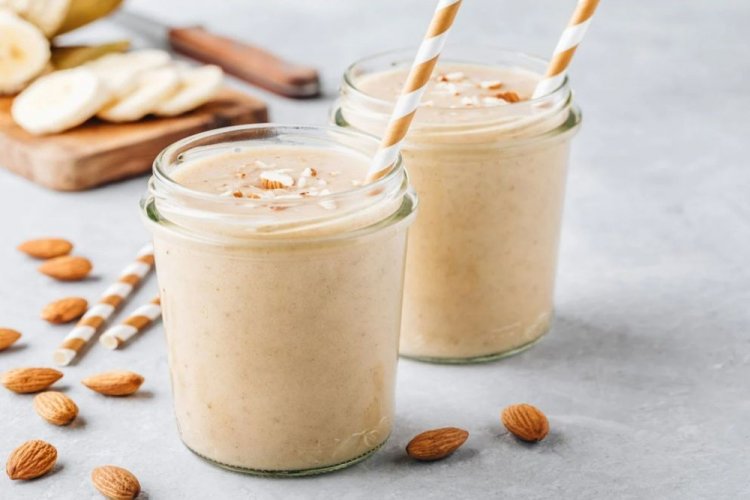 Смузи из банана с миндальным молоком