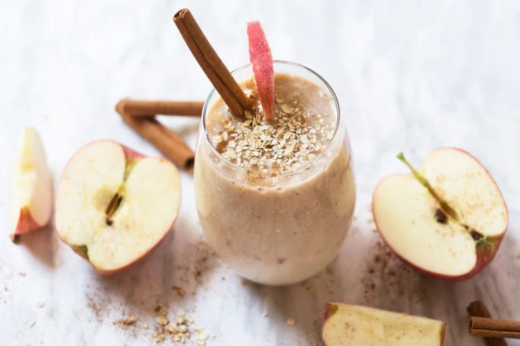Яблочный смузи с молоком и овсянкой