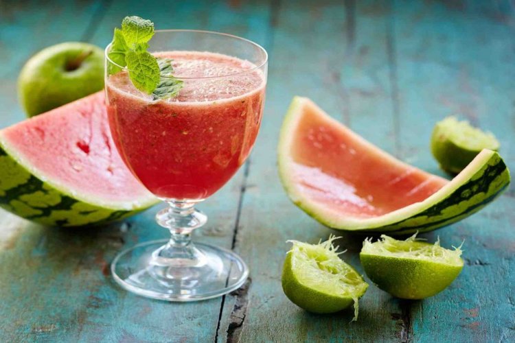 Арбузный смузи с яблоком и лаймом
