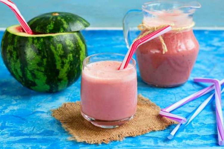 Арбузный смузи с кокосовым молоком