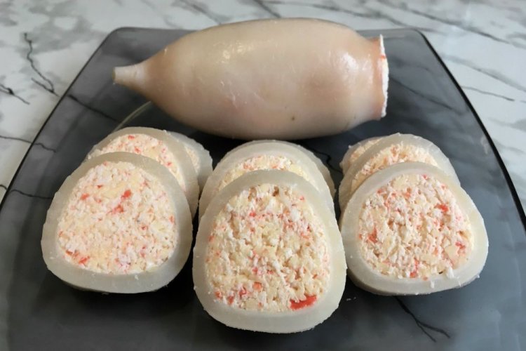 Фаршированные кальмары с крабовыми палочками, сыром и чесноком