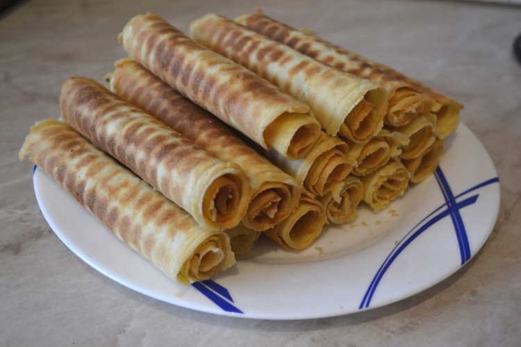 Вафельные трубочки на сливках