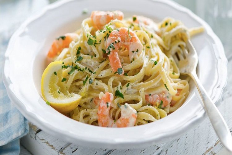 Паста с креветками в сливочном соусе с лимонной цедрой