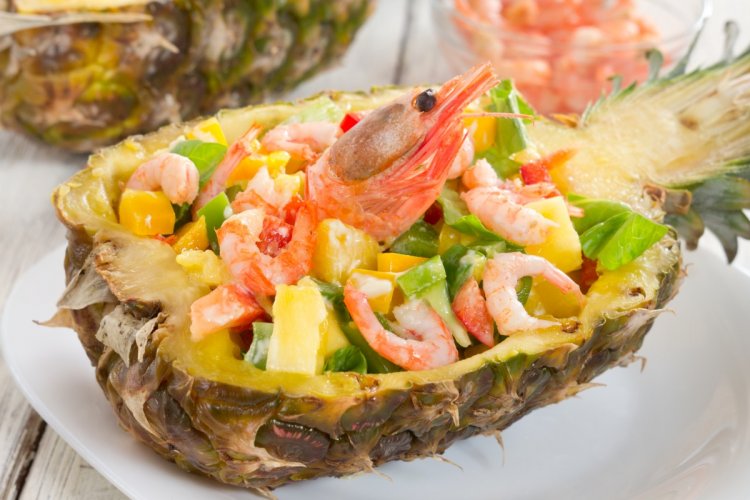 20 салатов с креветками и ананасом, перед которыми сложно устоять