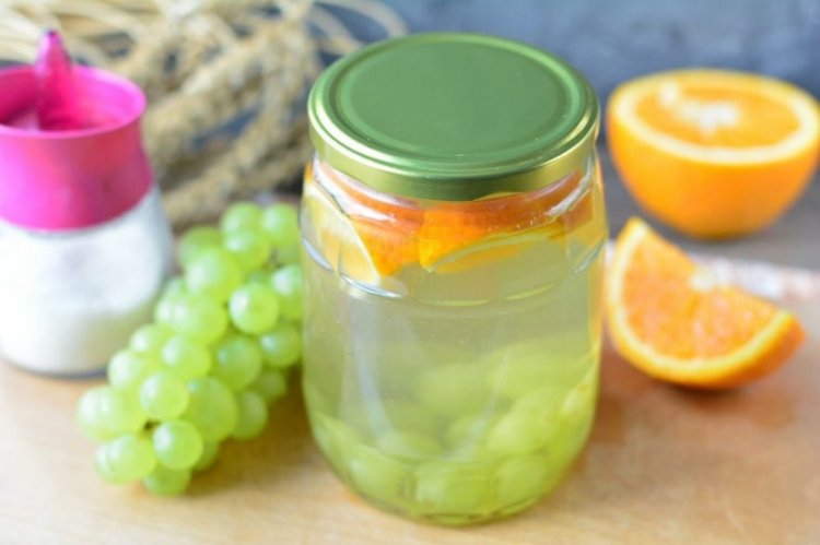 Компот из винограда и апельсинов