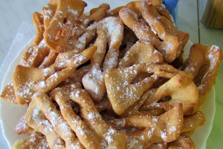 Хворост на кефире с маком без яиц