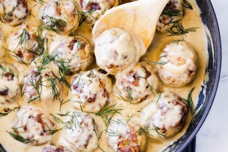 Куриные фрикадельки в сливочном соусе
