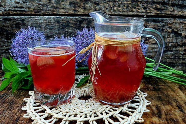 Компот из вишни и ревеня