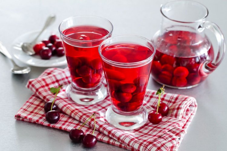 Компот из вишни с ванилью