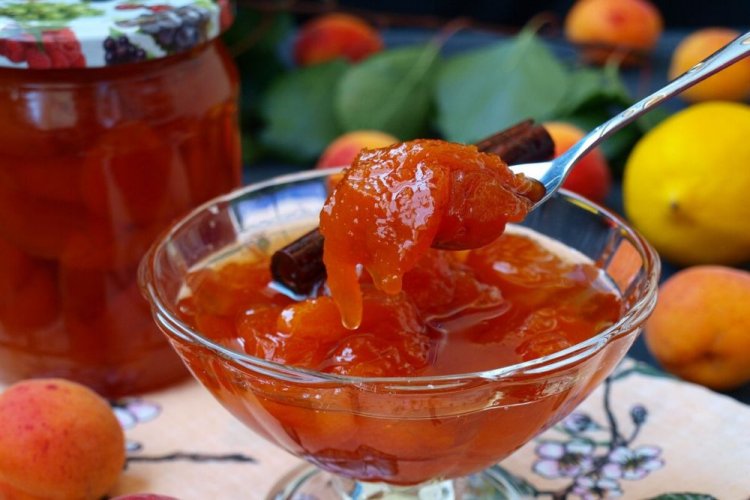 Варенье из абрикосов с лимоном и корицей