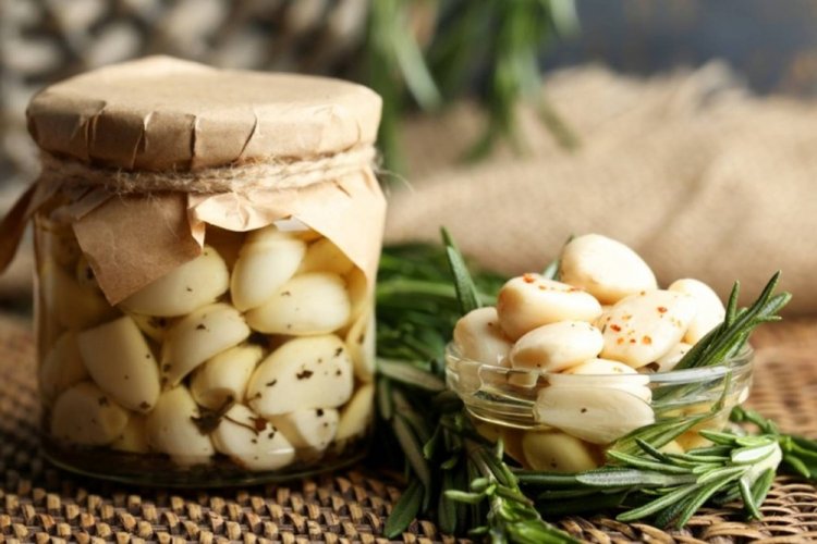 Маринованный чеснок с уксусом