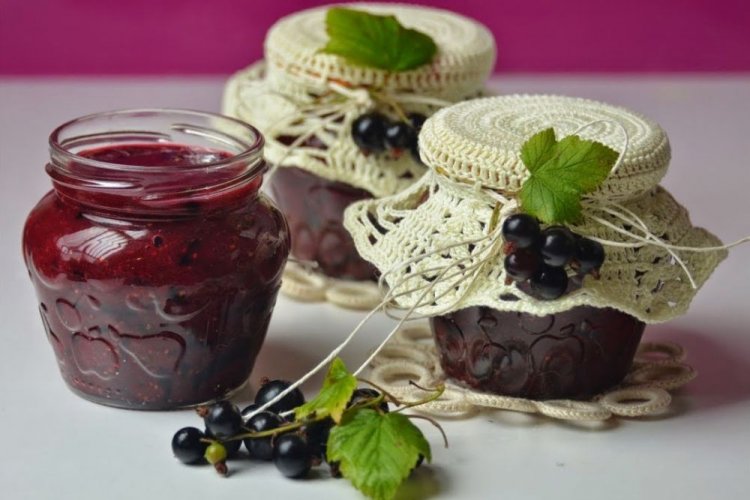 Жидкое варенье из черной смородины