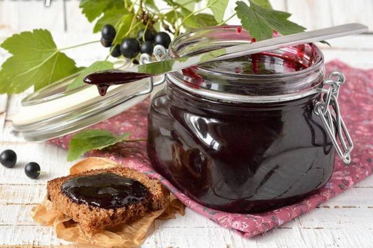 Варенье из черной смородины через сито