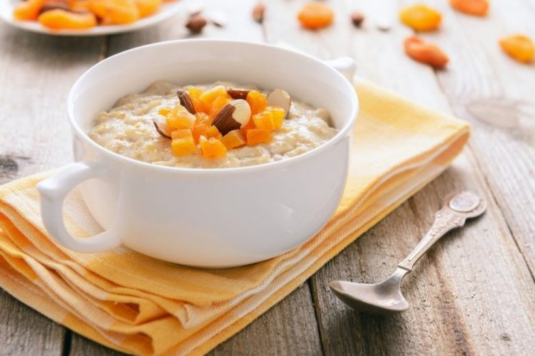 Рисовая каша с сухофруктами на кокосовом молоке